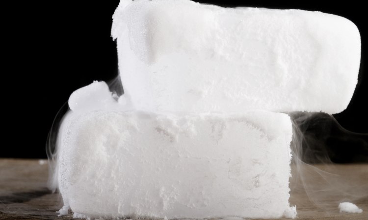 Mengenal apa itu dry ice, Sumber: bonappetit.com