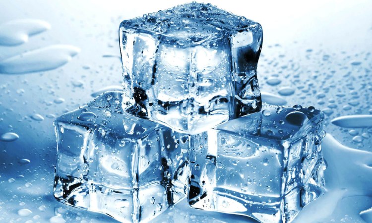 Perbedaan dry ice dengan es batu biasa, Sumber: lidcombeice.com.au