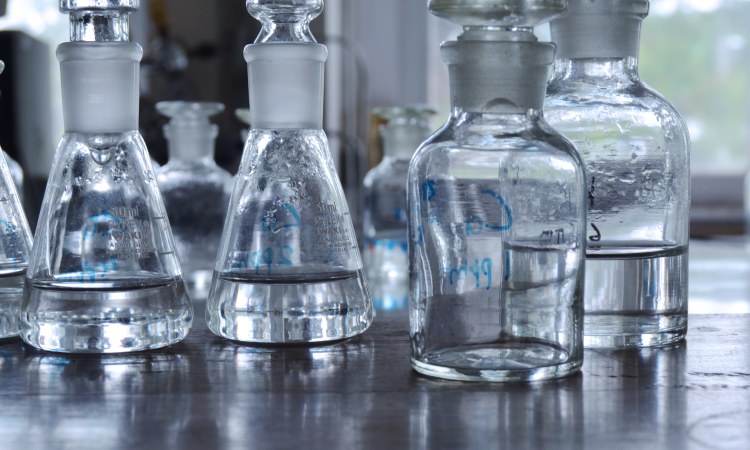 Botol sample lab, Sumber: esdm.go.id