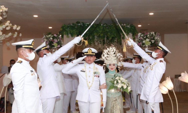 Tradisi pedang pora, Sumber: peloporwiratama.co.id