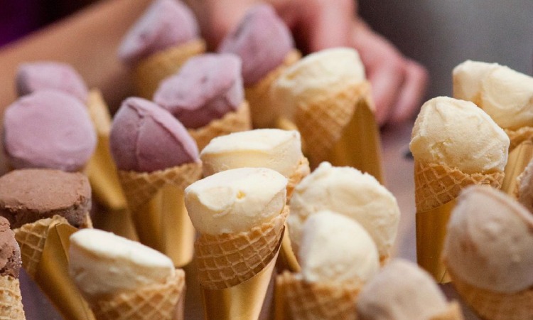 Ide penyajian es krim di acara pernikahan, Sumber: pinimg.com