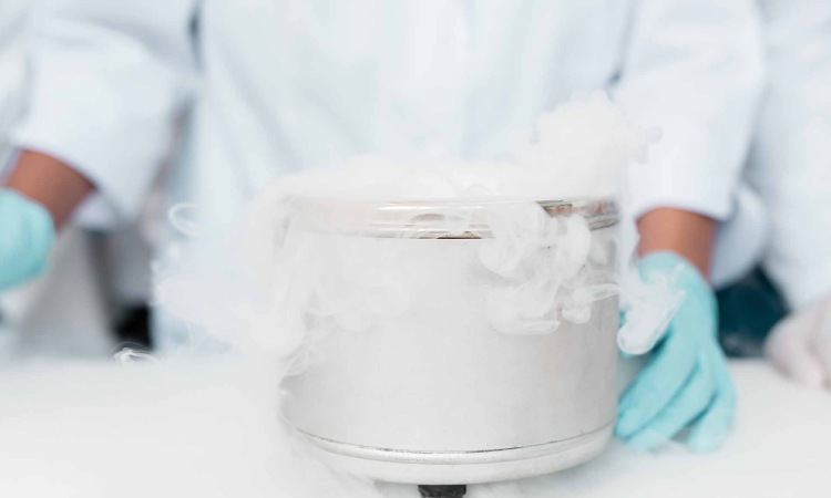 Penggunaan dry ice dalam dunia medis, Sumber: oxygenservicecompany.com