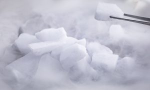 tentang dry ice, Sumber: finnair.com