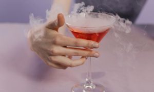 Dry ice dekorasi minuman, Sumber: mathieuteisseire.com