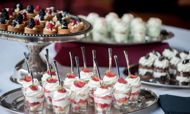 Dessert untuk pernikahan, Sumber: decocatering.com