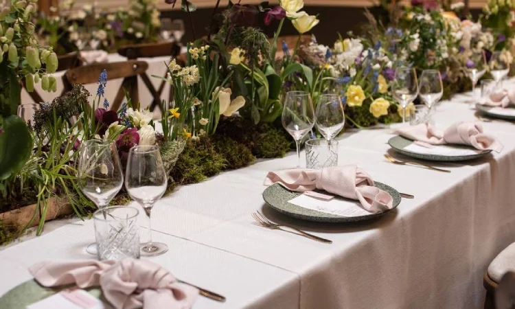 Penggunaan alat makan, Sumber: hitched.co.uk