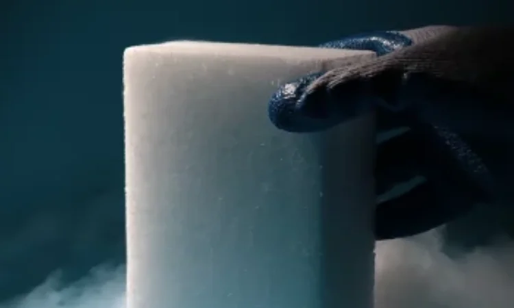 Sarung tangan dry ice, Sumber: cmcdryice.com