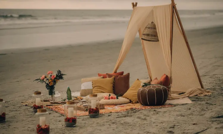 Ide lamaran pernikahan di pantai, Sumber: brides.com