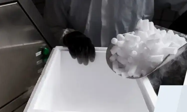Distribusi dry ice, Sumber: meritusgas.com