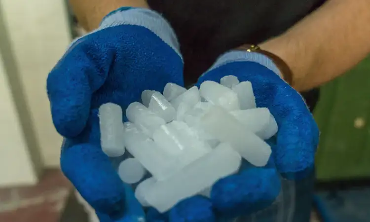 Dry ice pellets, Sumber: bocsit.com