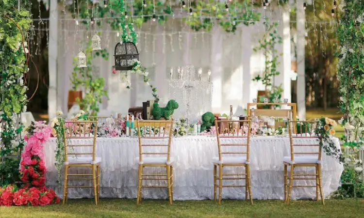 Garden wedding party, Sumber: weddingku.com