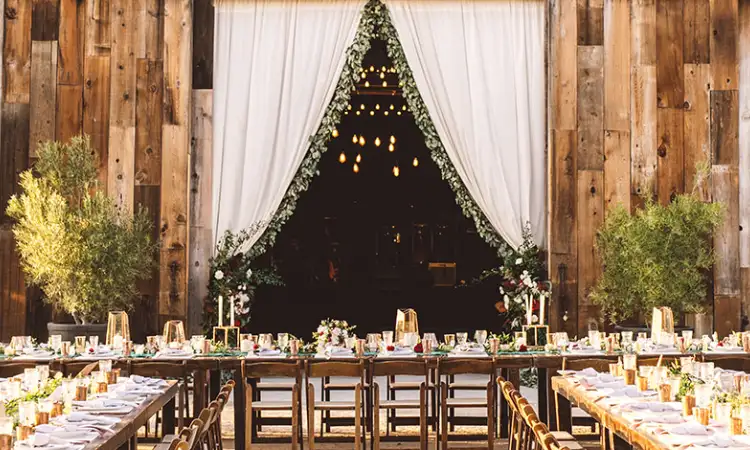 Pernikahan rustic, Sumber: elegantweddinginvites.com